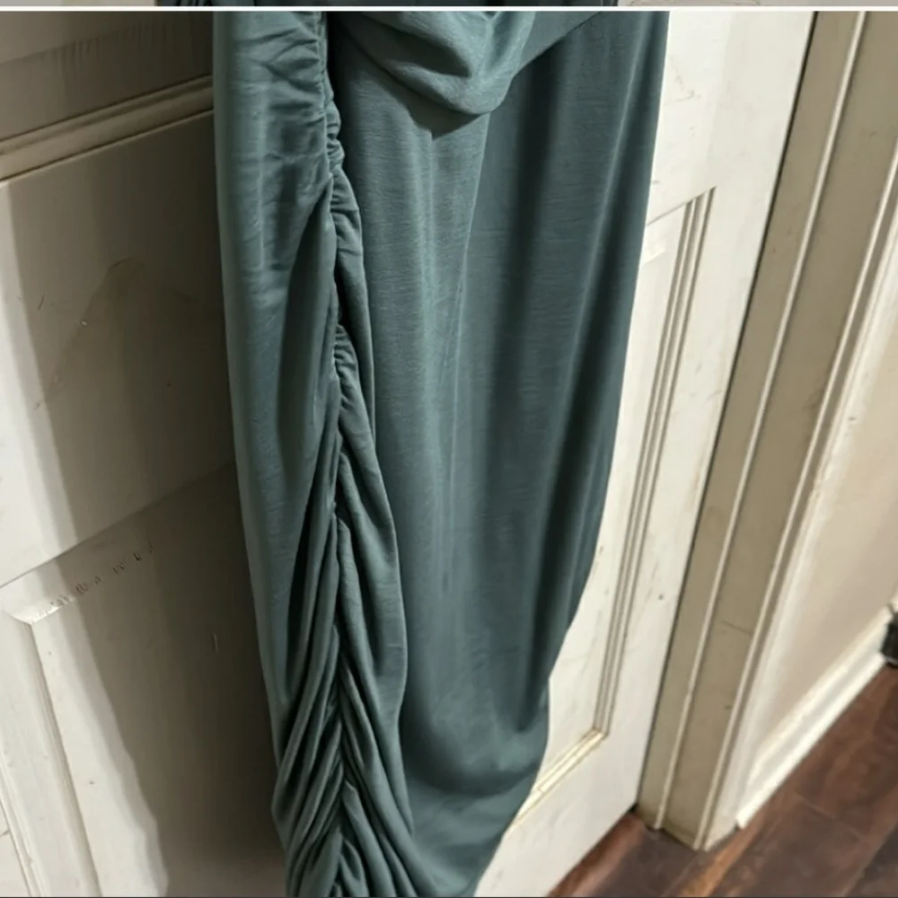 Express Body Contour Dress - Picture 4 of 5